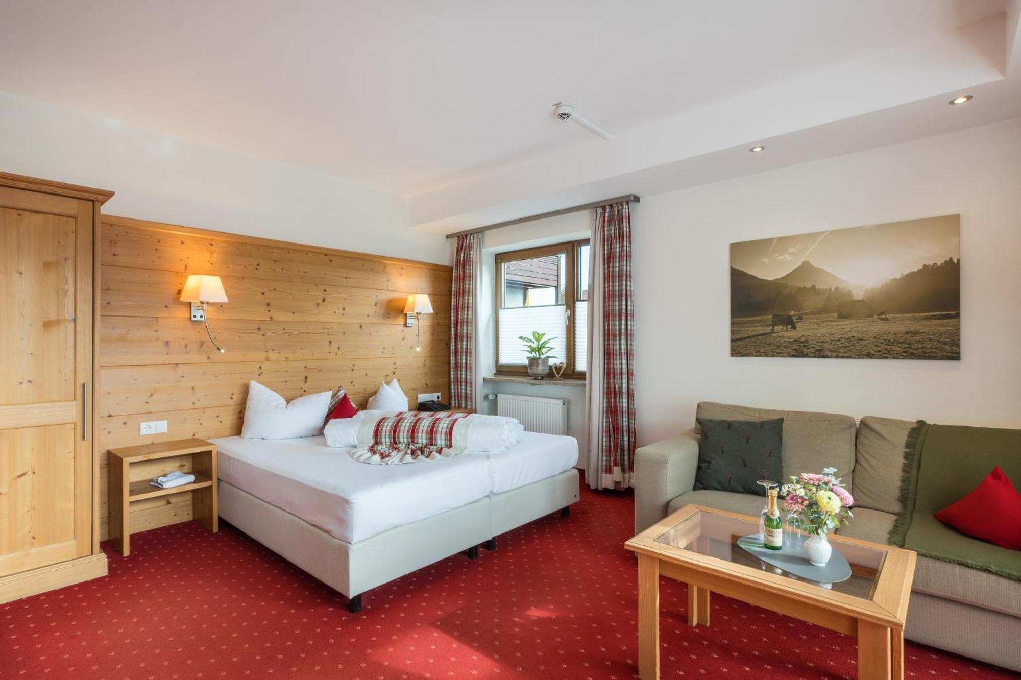 Landhotel Gockelwirt Eisenberg  Dış mekan fotoğraf