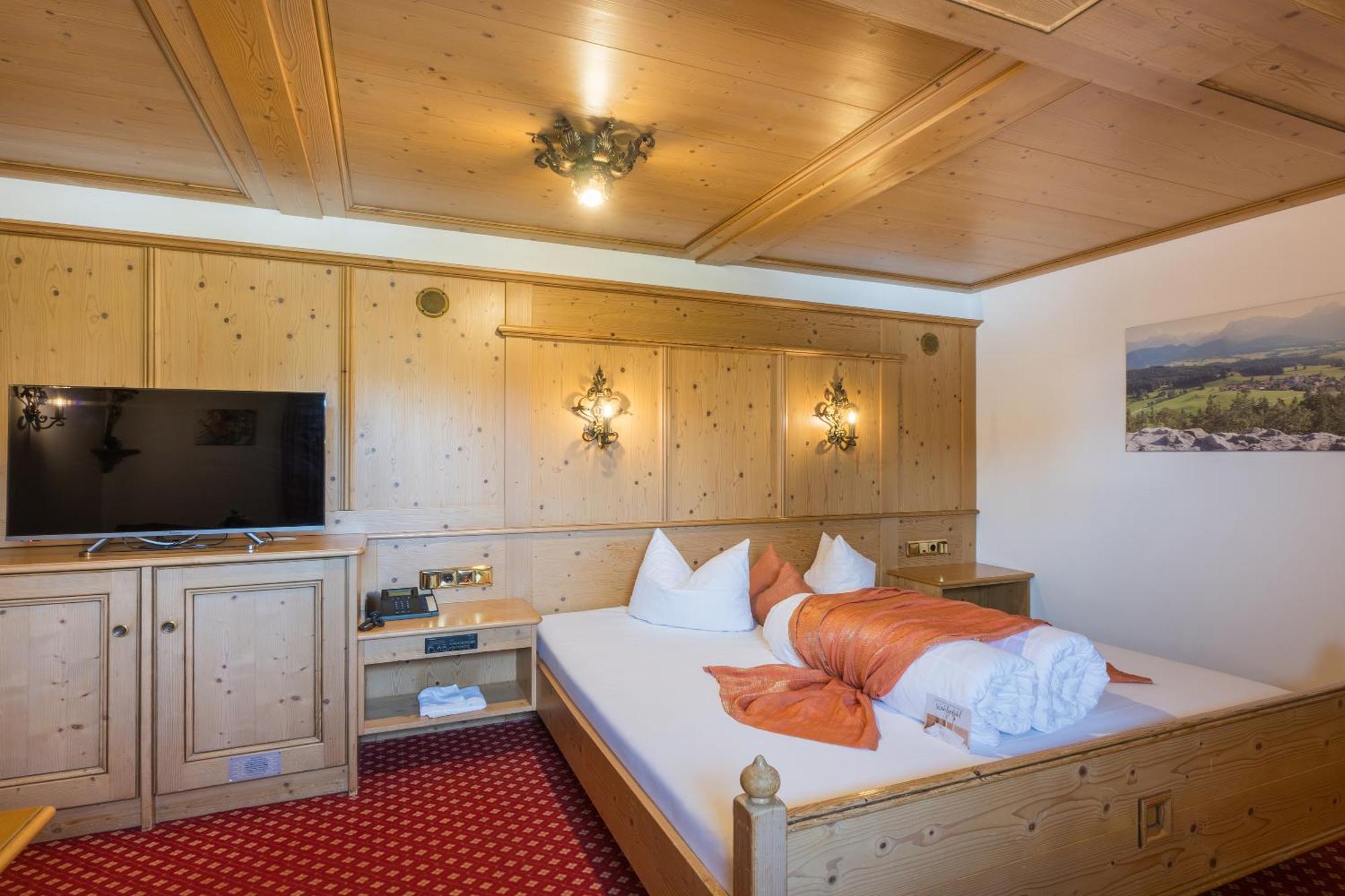 Landhotel Gockelwirt Eisenberg  Dış mekan fotoğraf